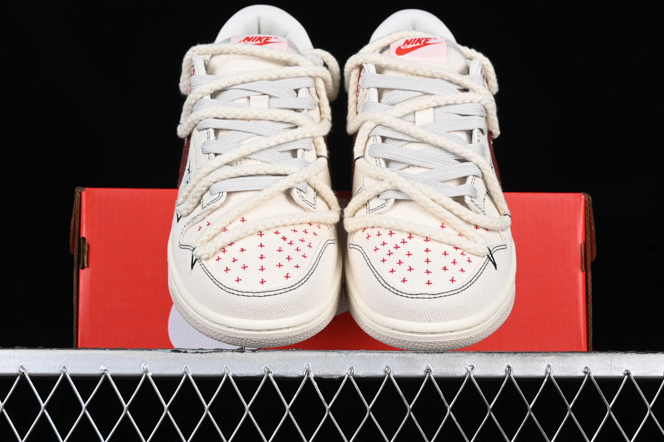 All categories Nk SB Dunk series Nk SB Dunk Low low-top sneakers J version Nk Dunk Low Retro "Light Orewood Brown" denim SB strap low-top casual sneakers DV0834-100
